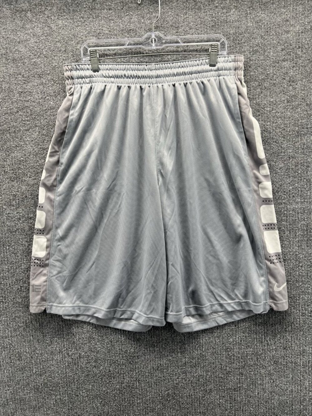 Nike Dri Fit Shorts Mens XXL Gray Basketball Athletic Mesh Pockets 11 Inseam